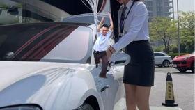 黑哥爆料保时捷女装视频,保时捷女装视频引发热议